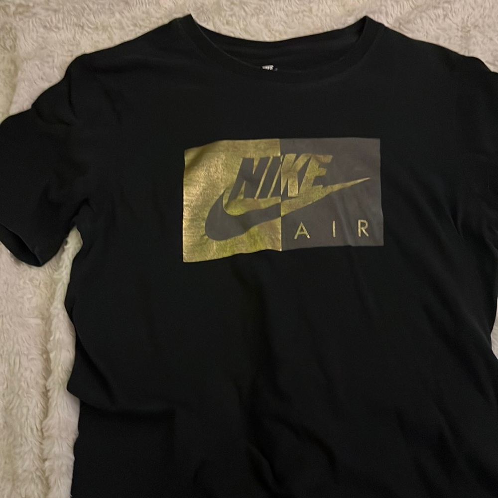 Small Nike tee